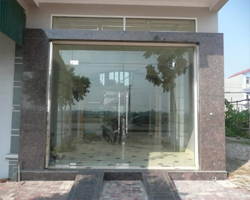 mau-cua-kinh-cuong-luc-trong-suot