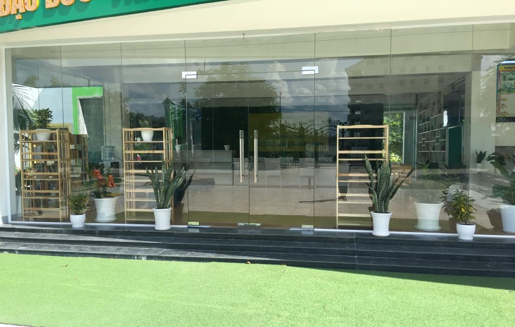 cua-kinh-cuong-luc-2-canh