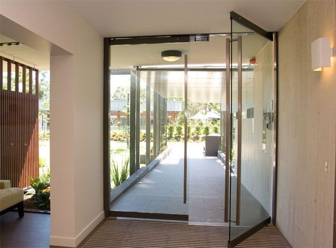 Lắp Đặt Cửa Kính Cường Lực Mở Quay Giá Rẻ 1 bao-gia-cua-kinh-cuong-luc-san