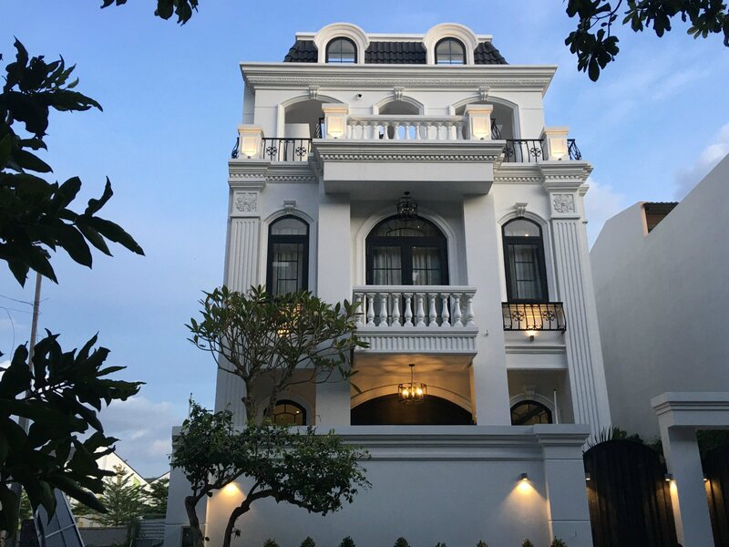 Mẫu cửa nhôm xingfa cho biệt thự tân cổ điển tại quận 9