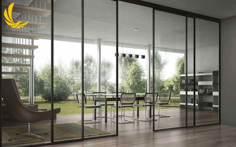 Mẫu vách kính cường lực phòng khách dạng kính trong