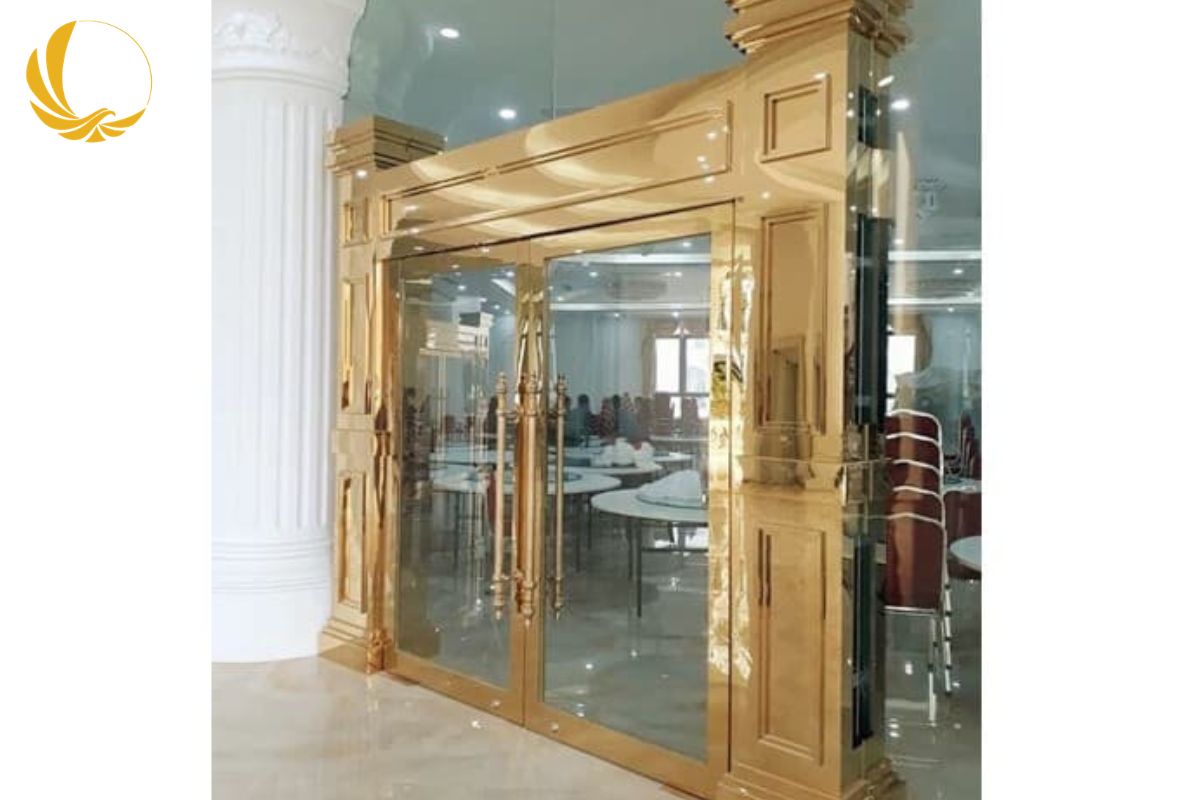 Cửa kính cường lực khung sắt 