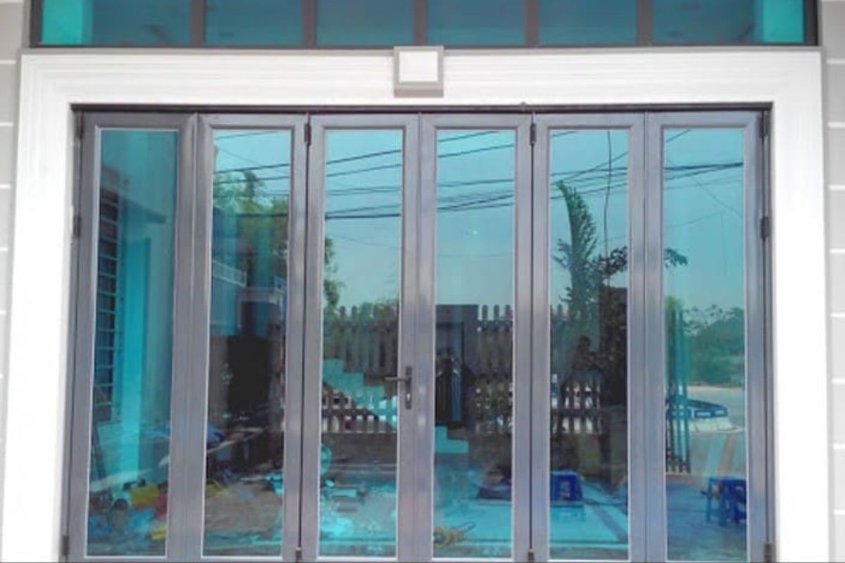 Cửa kính cường lực khung nhôm