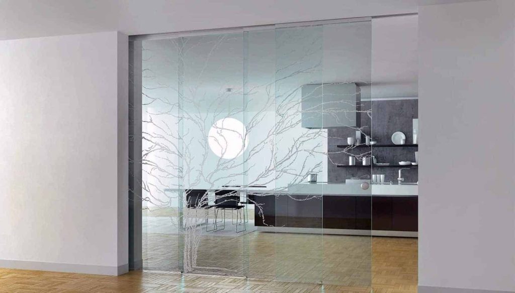 5 cua kinh cuong luc trong suot