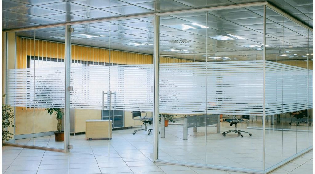 vach-kinh-cuong-luc-nam-tien-window