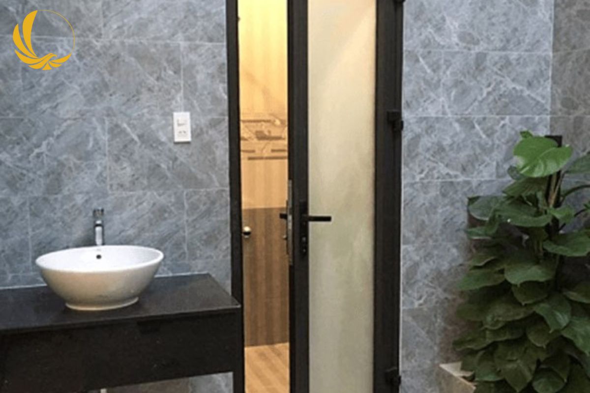Mẫu cửa phòng tắm nhôm kính màu sắc 