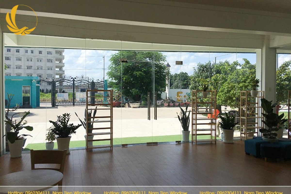Thi công cửa kính cường lực Bình Dương chuyên nghiệp tại Nam Tiến Window