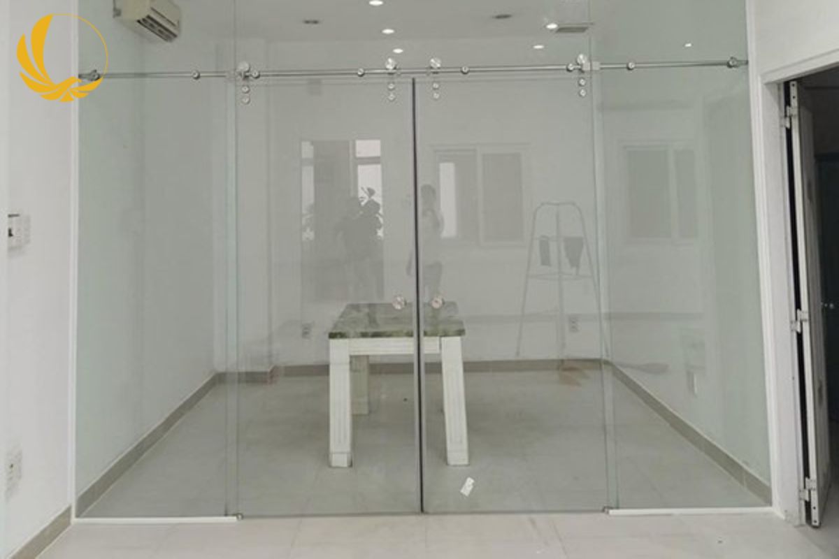 Lắp cửa kính cường lực mở lùa Bình Dương tiết kiệm không gian hiệu quả