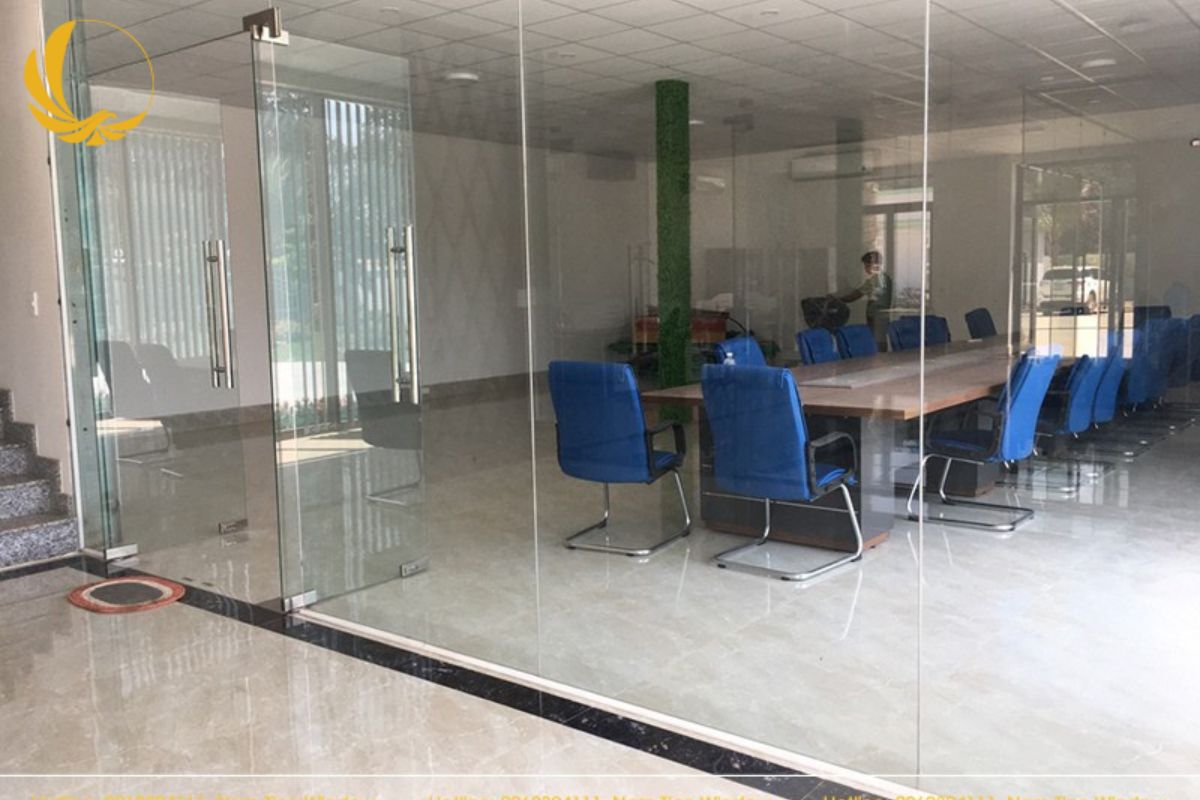 Lắp đặt cửa kính Tân Uyên chuyên nghiệp đảm bảo an toàn và thẩm mỹ