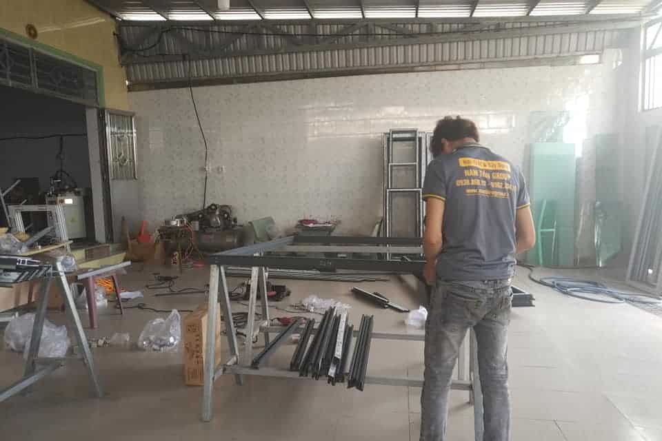 xuong-san-xuat-canh-kinh-tu-ao-cung-cap-cho-cac-dai-ly-3