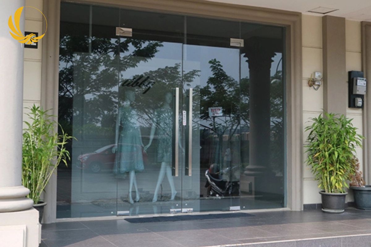 Tại sao nên chọn Nam Tiến Window thi công cửa kính cường lực