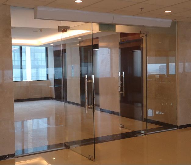 cua-kinh-cuong-luc-2-canh