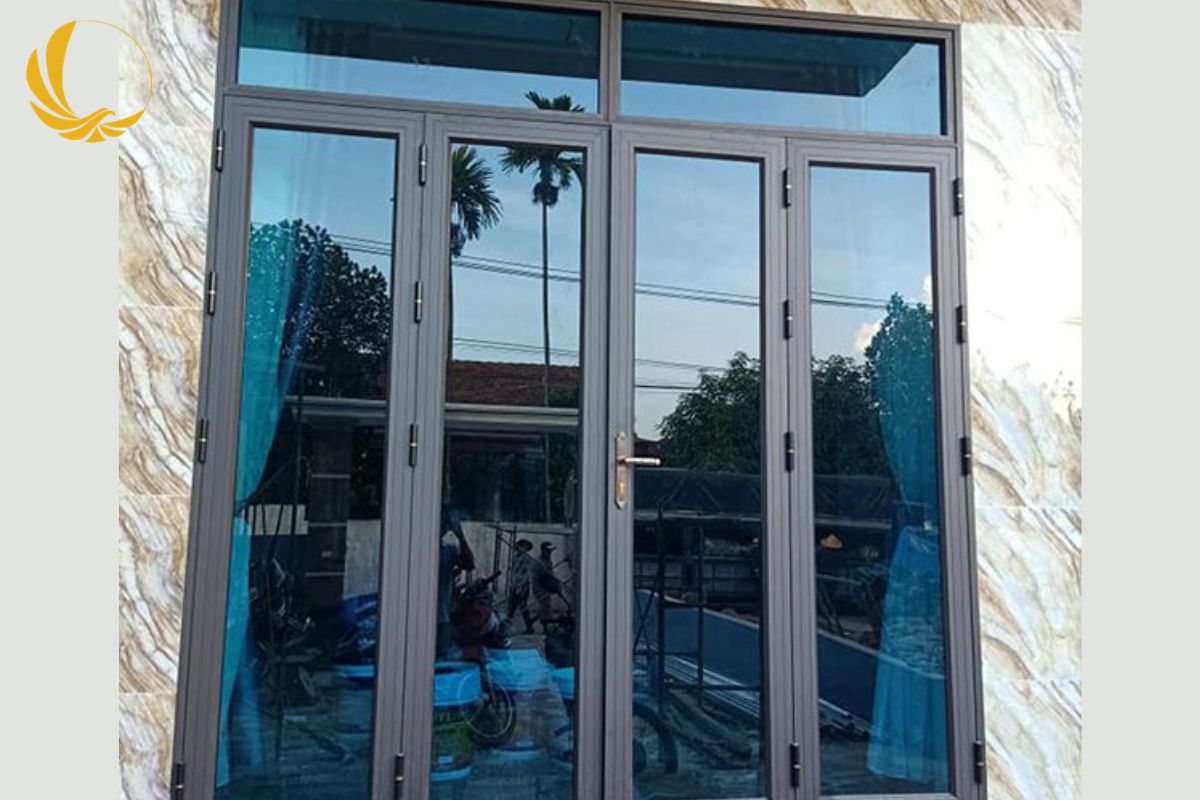 Dự án cửa kính cường lực 2 cánh lắp đặt thực tế tại văn phòng quận 9 TP.HCM – Nam Tiến Window