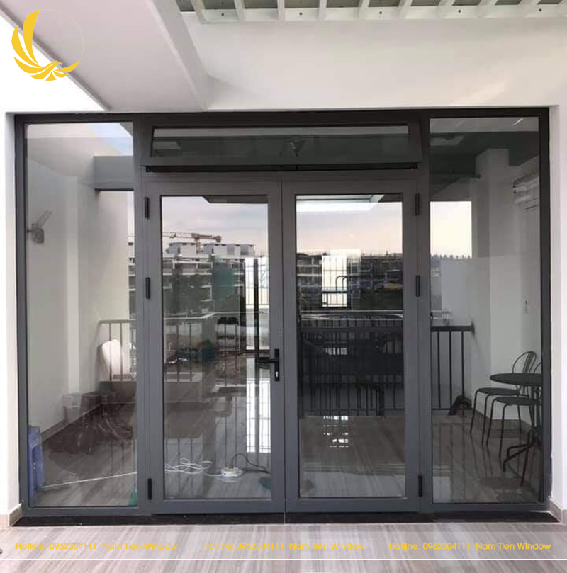 cua nhom xingfa 4 canh mau xam ghi