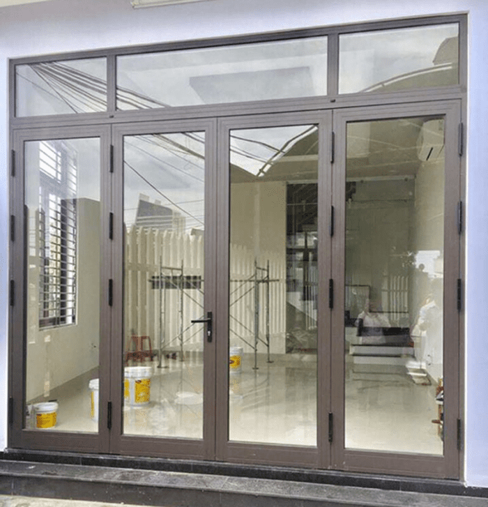 cua di mo quay nhom xingfa he 55