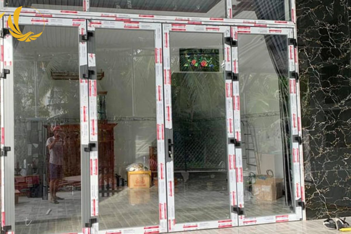 Cửa Nhôm Xingfa 4 Cánh Mở Quay 12 Cửa kính khung nhôm kết hợp rèm