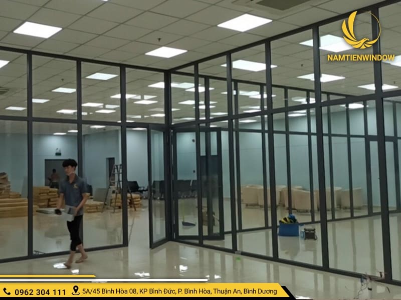 Mẫu Vách Kính Cường Lực Văn Phòng Đẹp 10 thi-cong-vach-kinh-cuong-luc-van-phong
