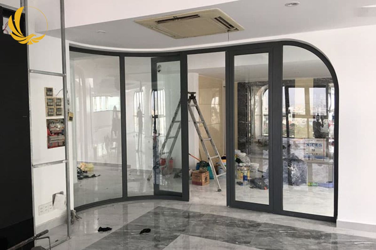 Vách ngăn kính cường lực phòng khách