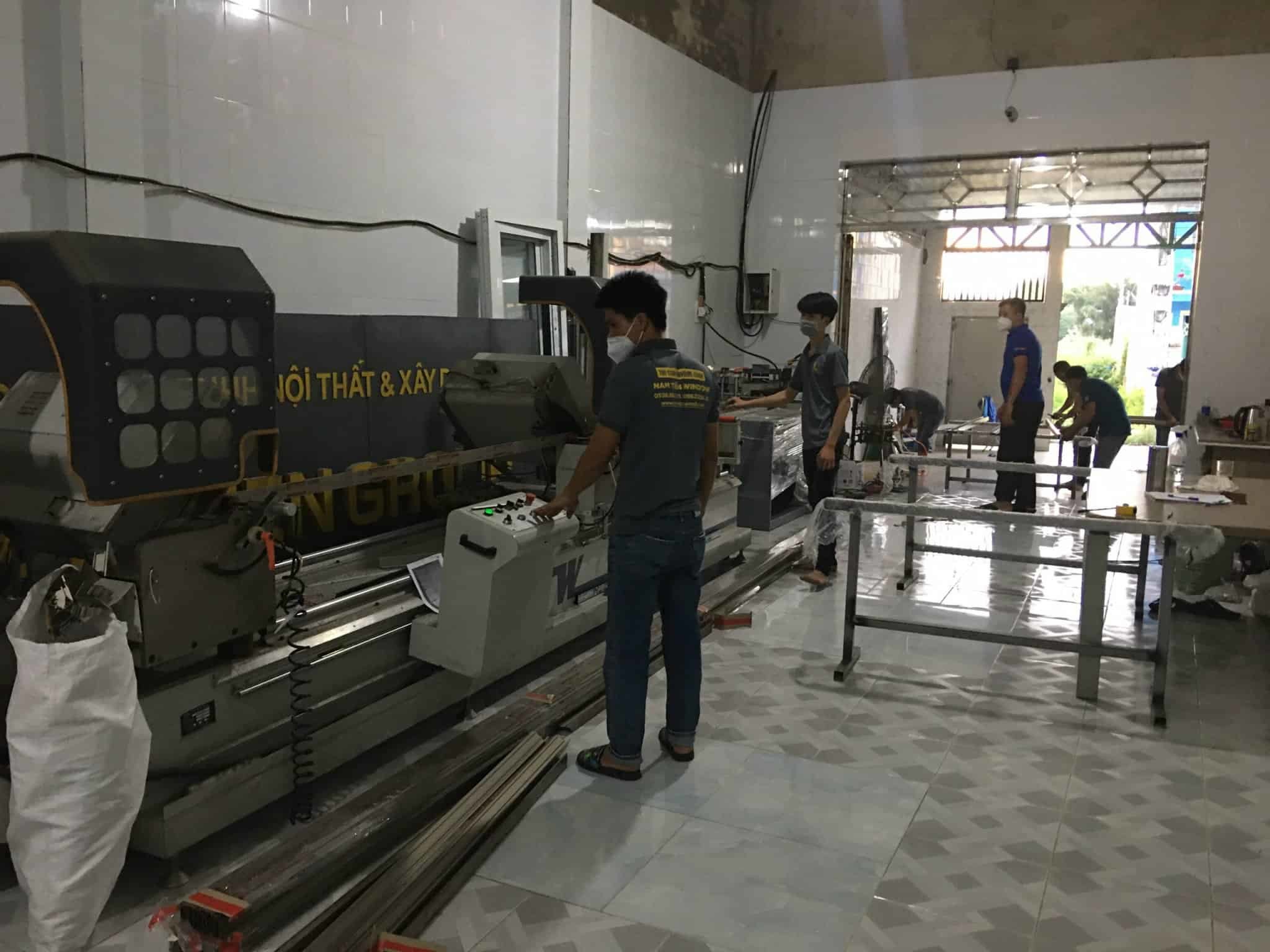 Nhà xưởng nhôm kính Nam Tiến tại Thủ Đức