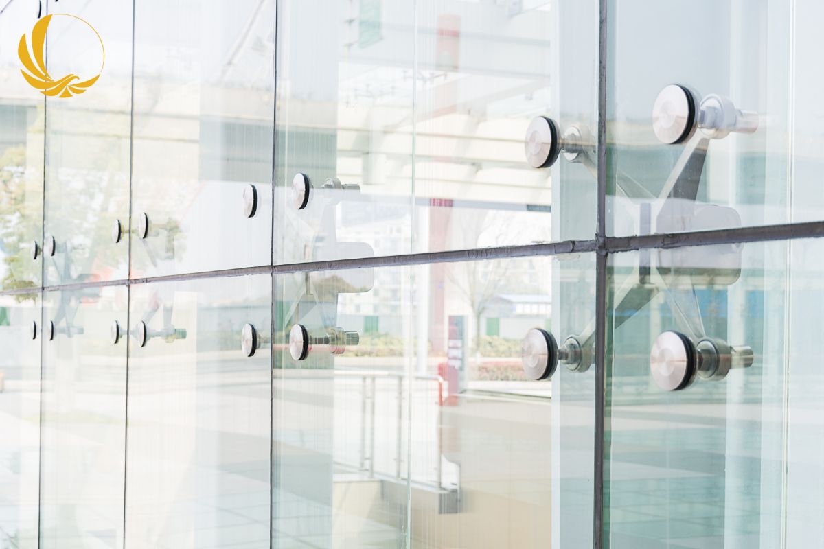 Thông số kỹ thuật mặt dựng kính hệ Spider và phụ kiện chính