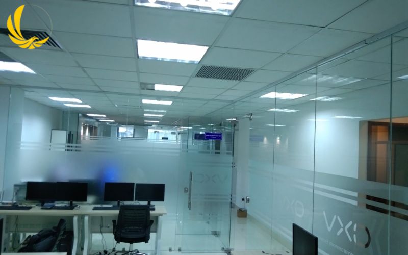 Cửa Kính Cường Lực Văn Phòng 1 Cửa kính cường lực bản lề sàn