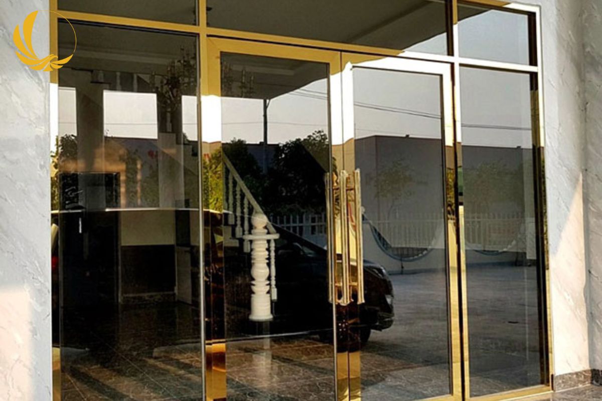 Cửa kính cường lực 4 cánh khung Inox mạ PVD
