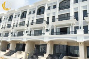 Mẫu cửa xếp trượt góc 90 độ