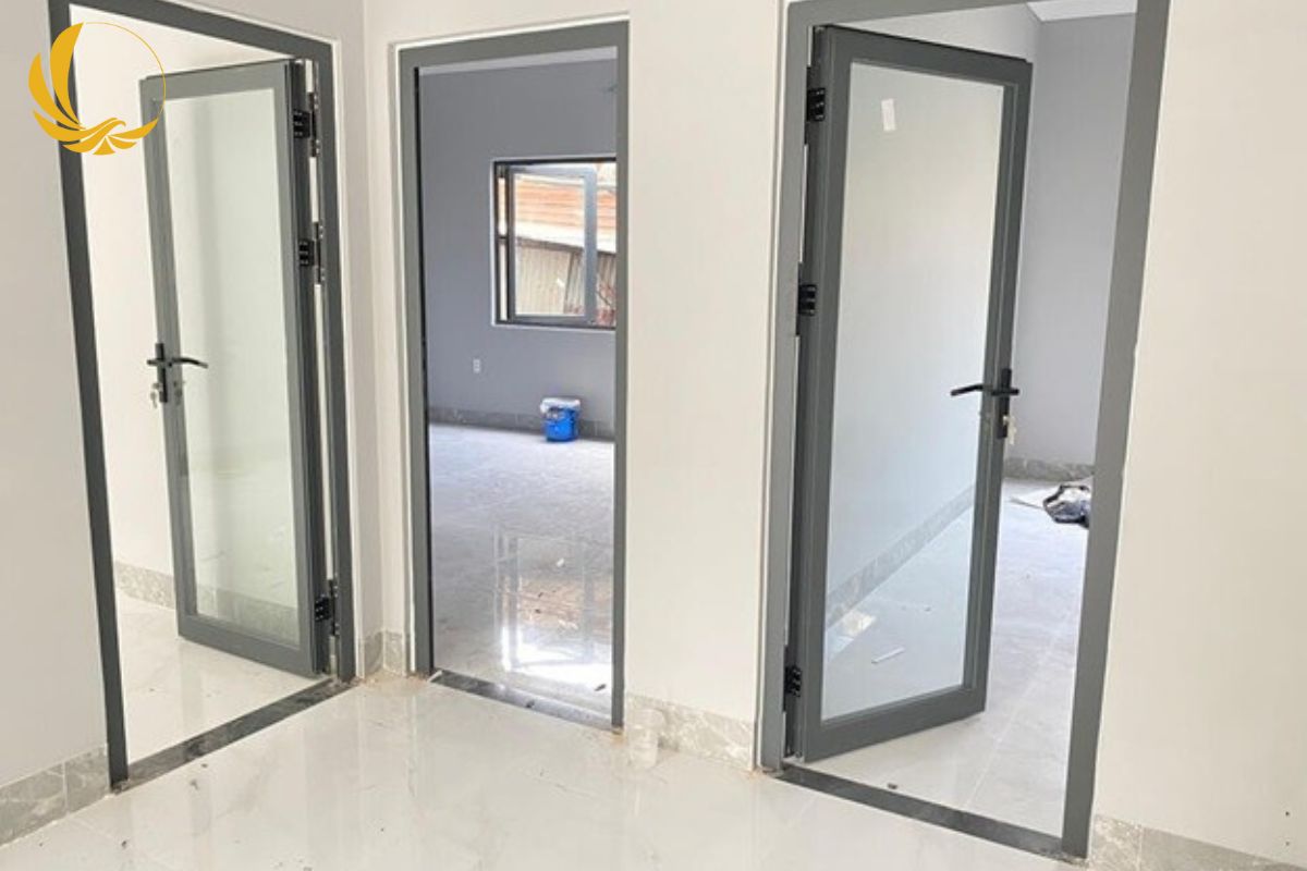 Cửa nhôm xingfa 1 cánh phòng ngủ màu xám ghi hiện đại