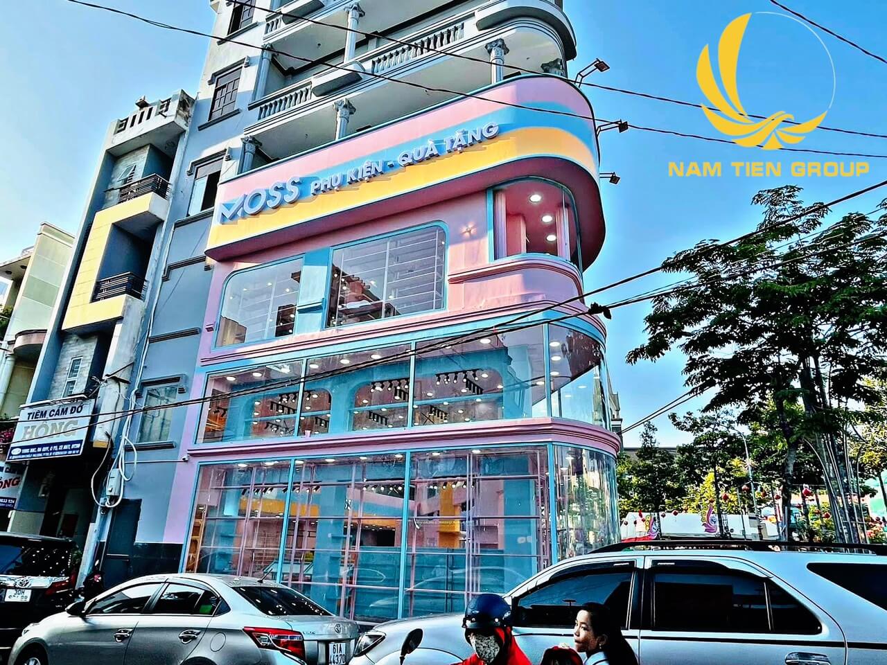 Dự Án Lắp Vách Kính Cường Lực Cho Hệ Thống Phụ Kiện - Quà Tặng - Trang Sức MOSS 3 lap dat vach kinh cuong luc 1