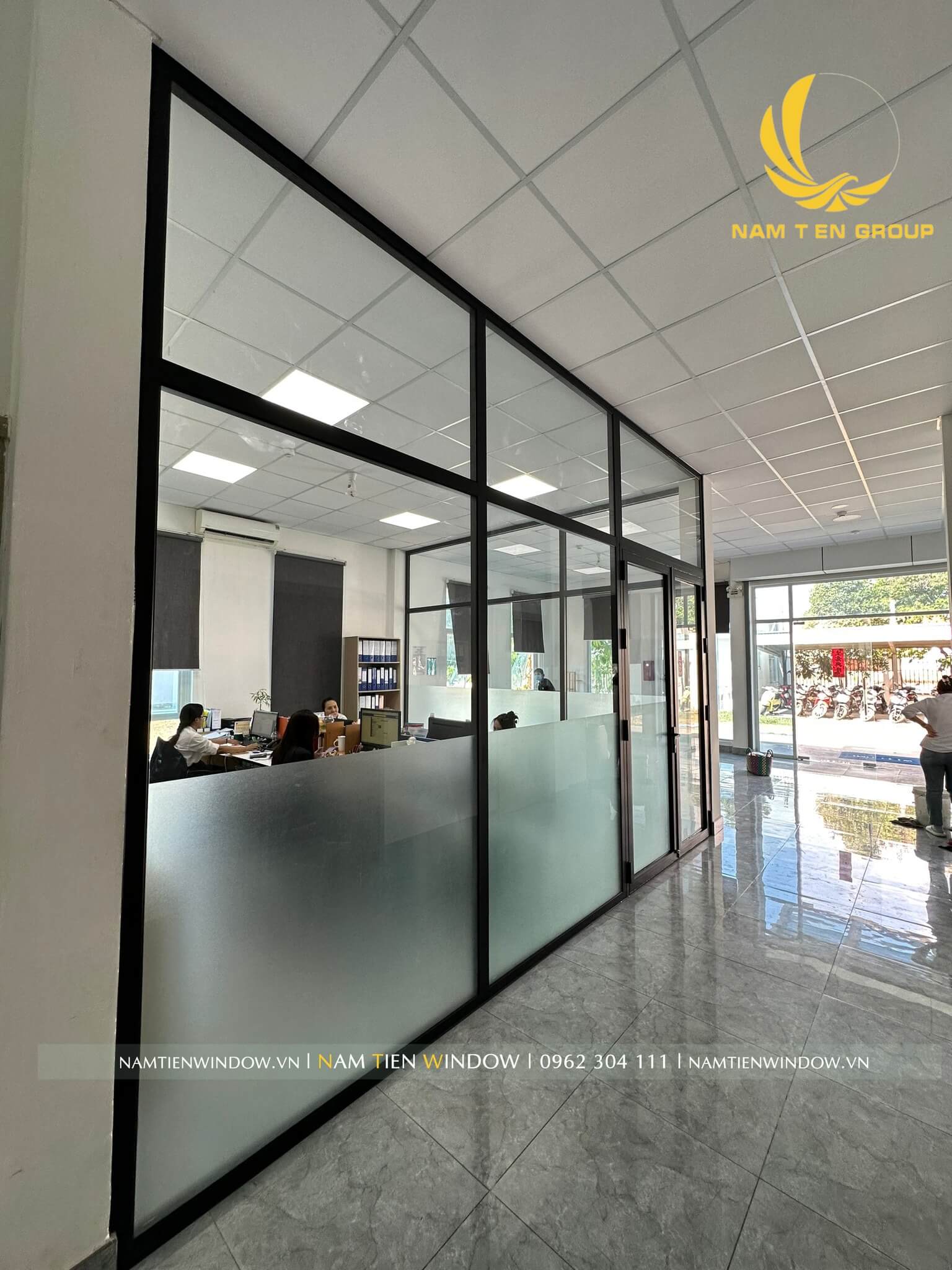 lap vach ngan phong ke toan kcn 3