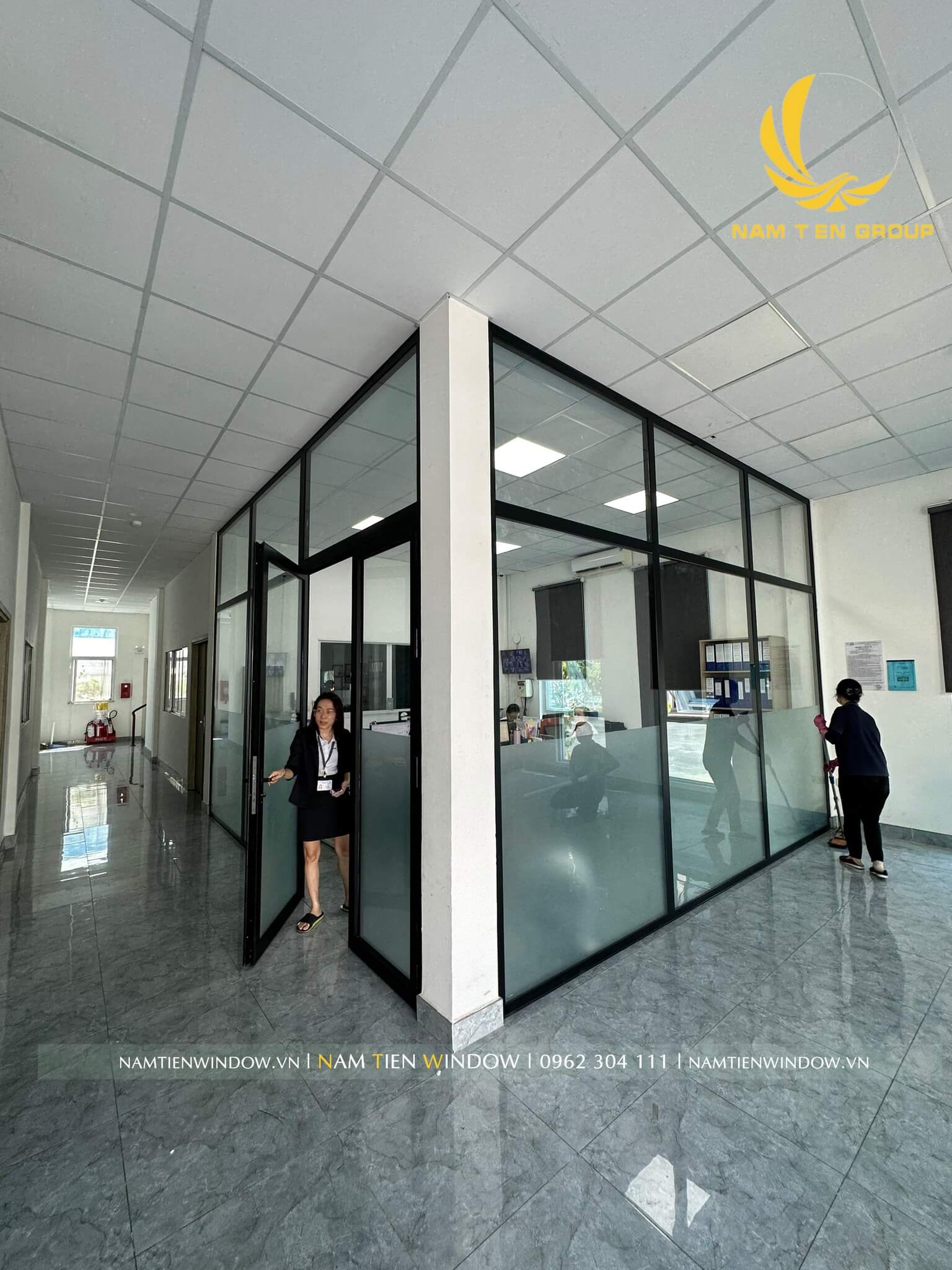 lap vach ngan phong ke toan kcn 4