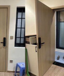 Mẫu cửa màu vân gỗ tự nhiên, sang trọng