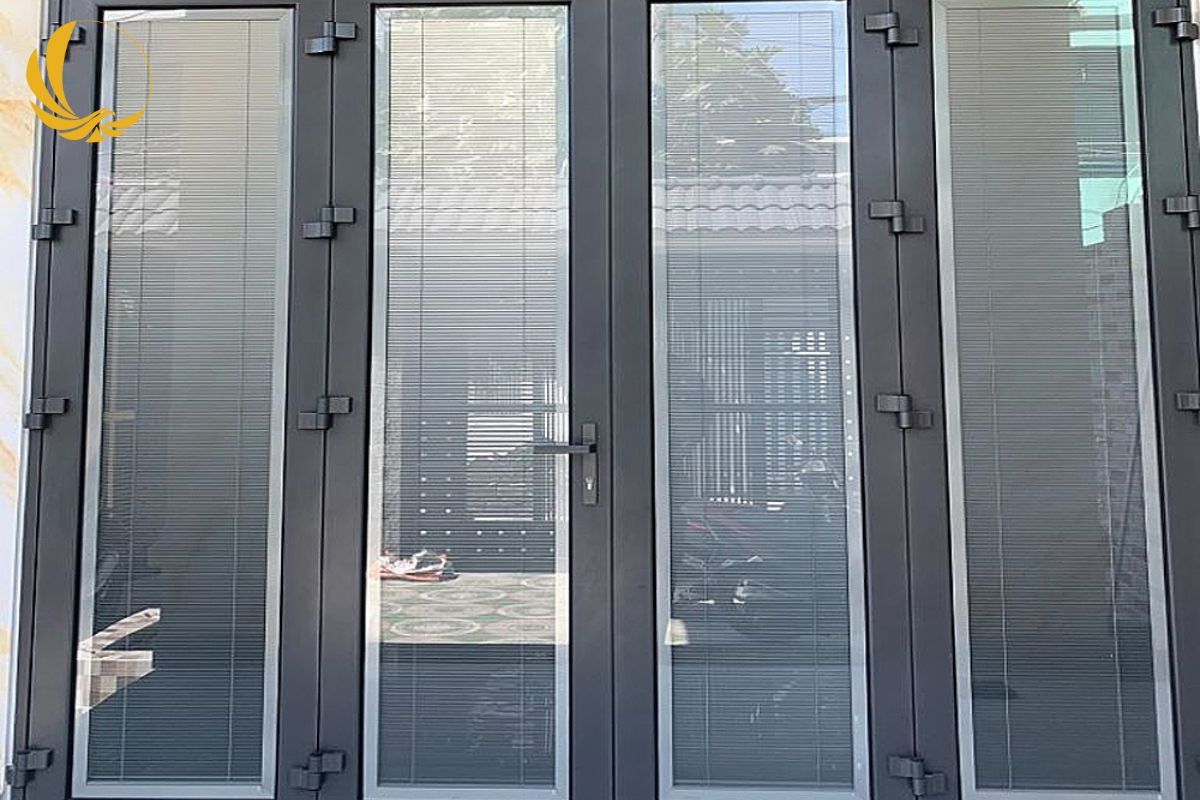 Mẫu cửa nhôm Xingfa kính hộp rèm cao cấp và sang trọng nhất