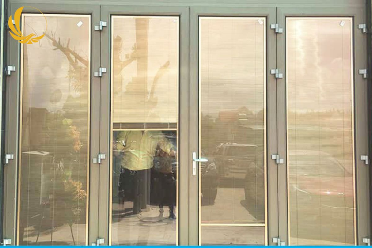 Mẫu cửa nhôm Xingfa kính hộp rèm hiện đại cho ngôi nhà đẹp