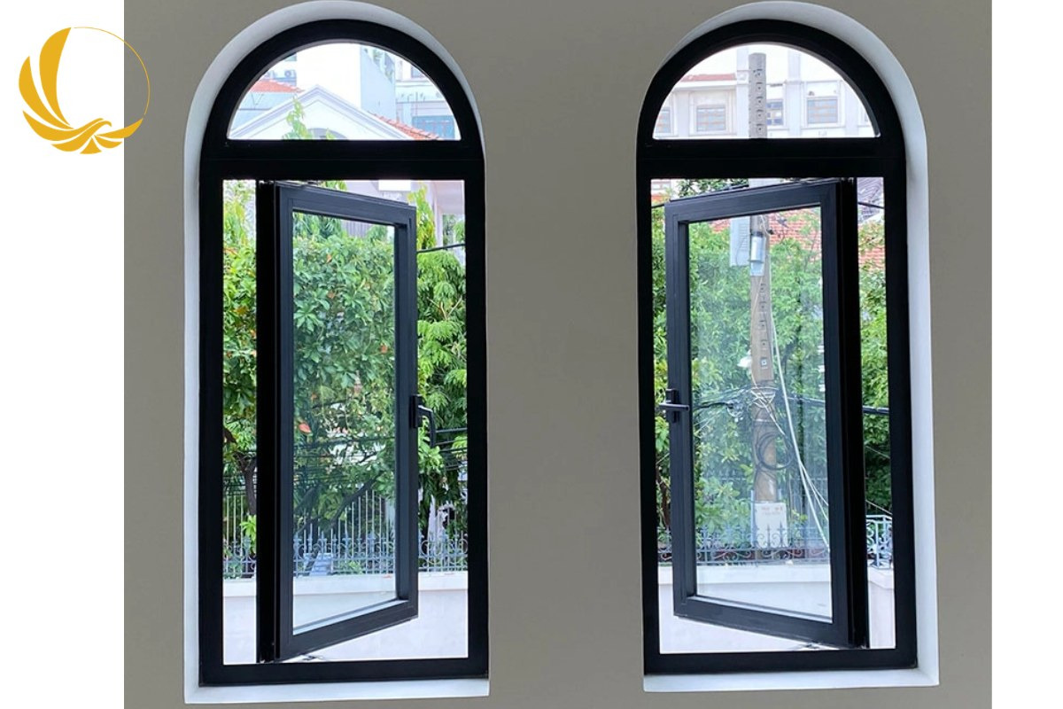 Mẫu cửa sổ nhôm Xingfa uốn vòm kết hợp kính hộp nan đồng