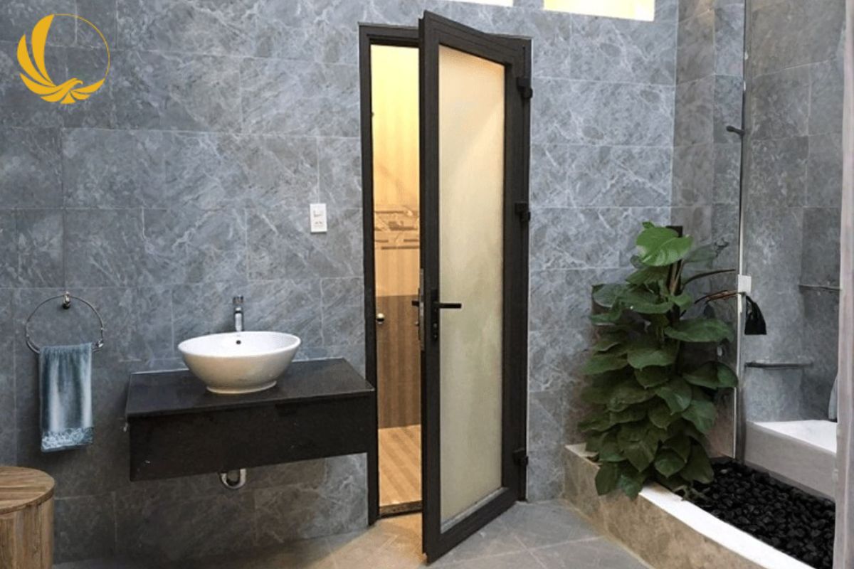 Cửa toilet nhôm Xingfa chống nước, chống ẩm hiệu quả trong sử dụng lâu dài
