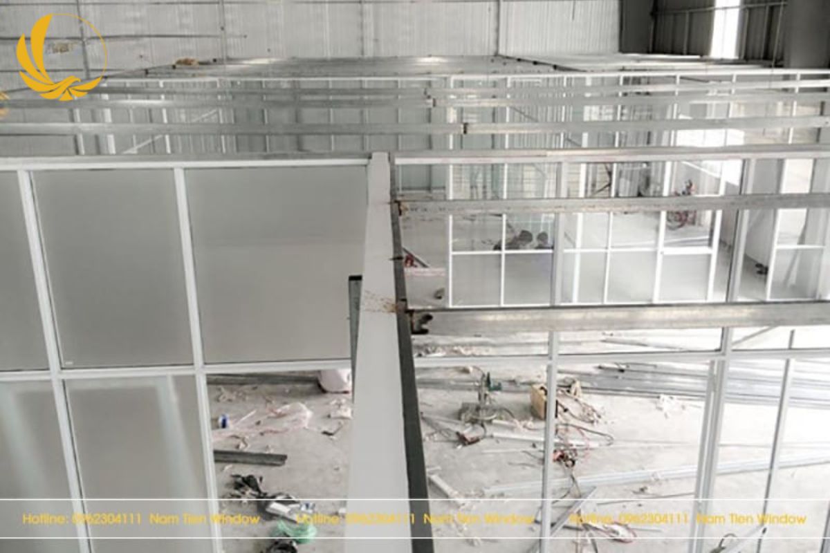 Phụ kiện đồng bộ giúp vách ngăn vận hành êm ái và bền chặt hơn