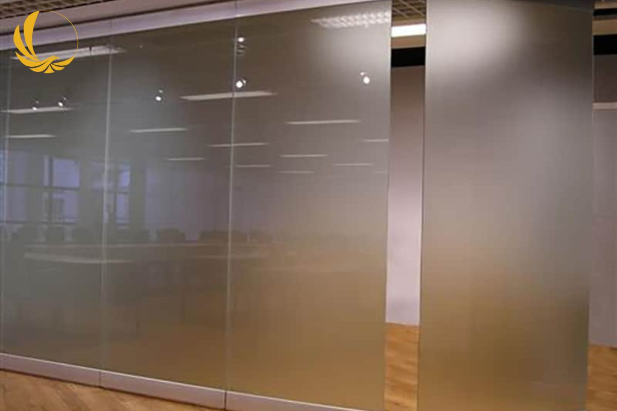 Tìm hiểu về vách kính di động và ứng dụng thực tế