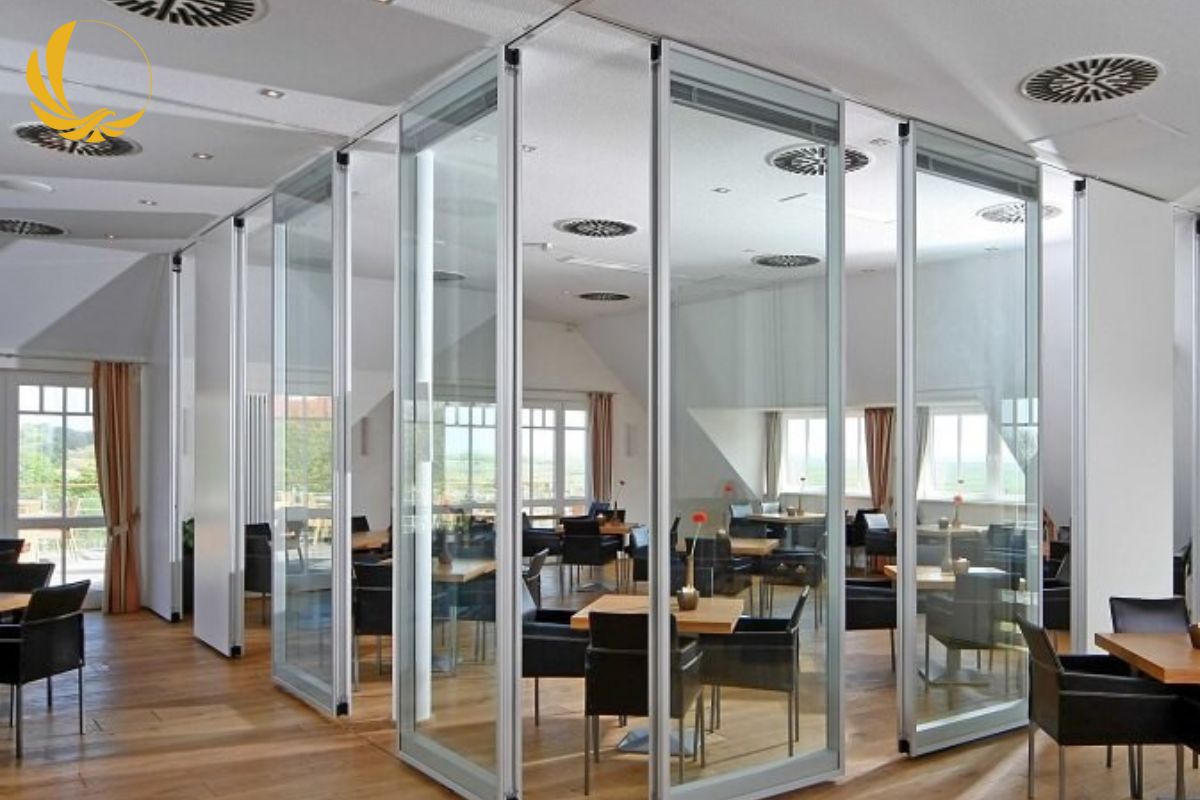 Vách kính khung nhôm trắng