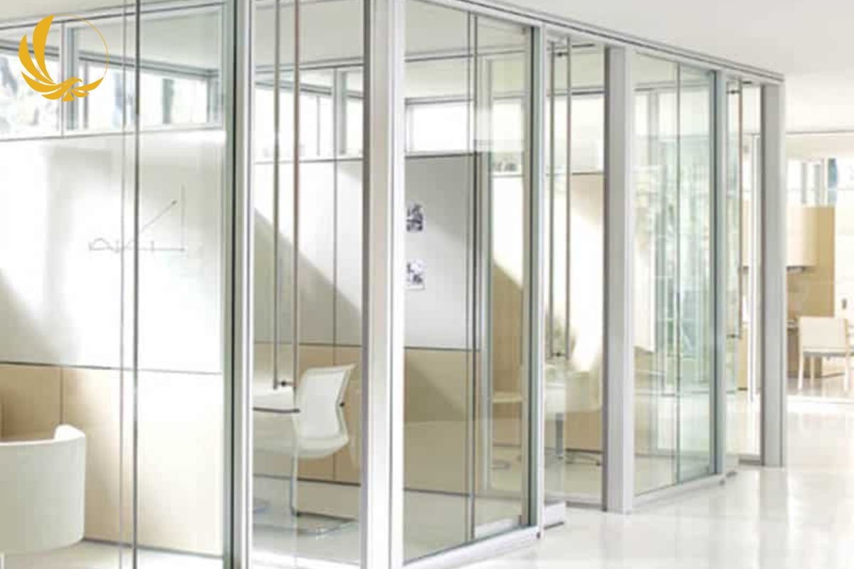 Vách kính di động trong suốt