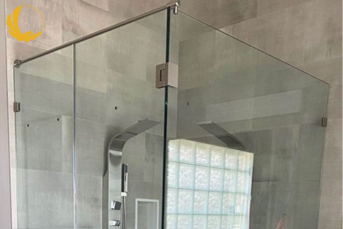 Thi công phòng tắm kính tối giản, không cửa cho không gian thông thoáng
