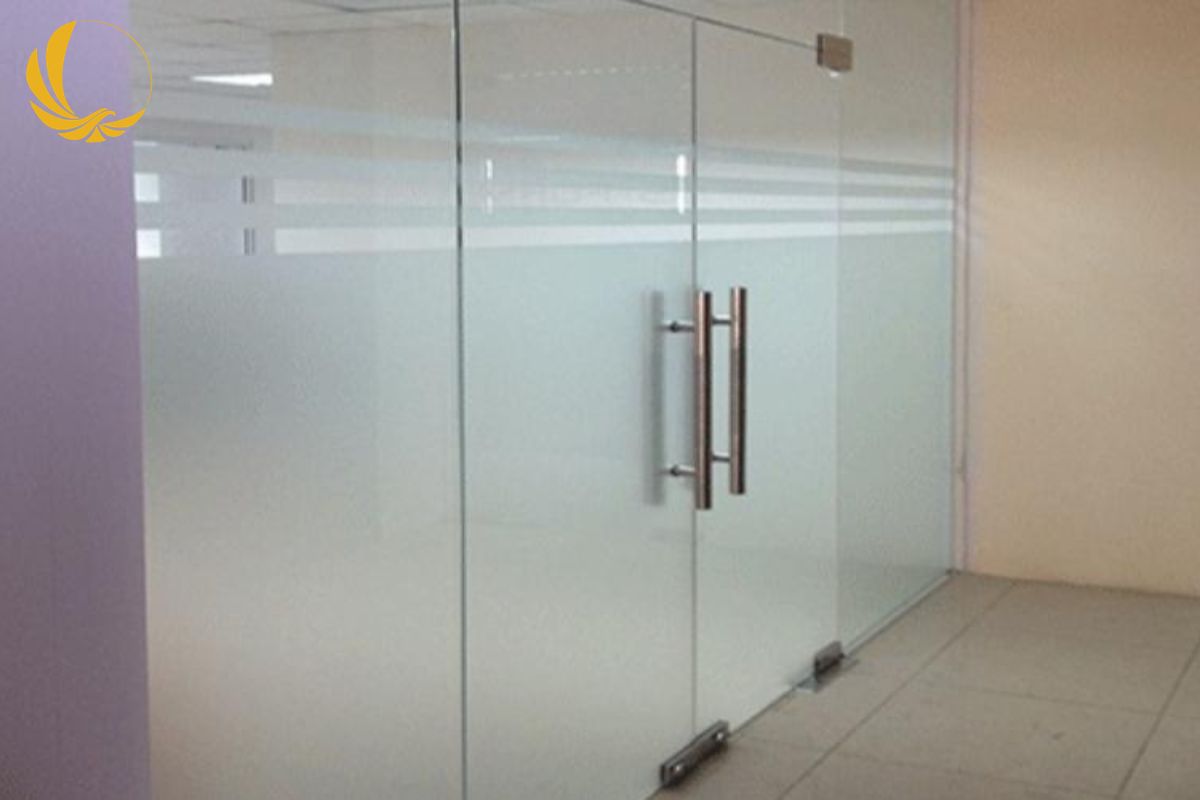 Cửa Kính Cường Lực Văn Phòng 1 Cửa kính cường lực bản lề sàn văn phòng