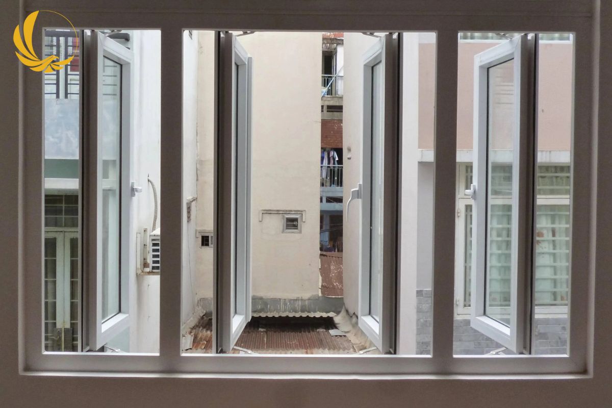 Mẫu cửa sổ 4 cánh mở quay Master tích hợp kính hộp nan trang trí tân cổ điển