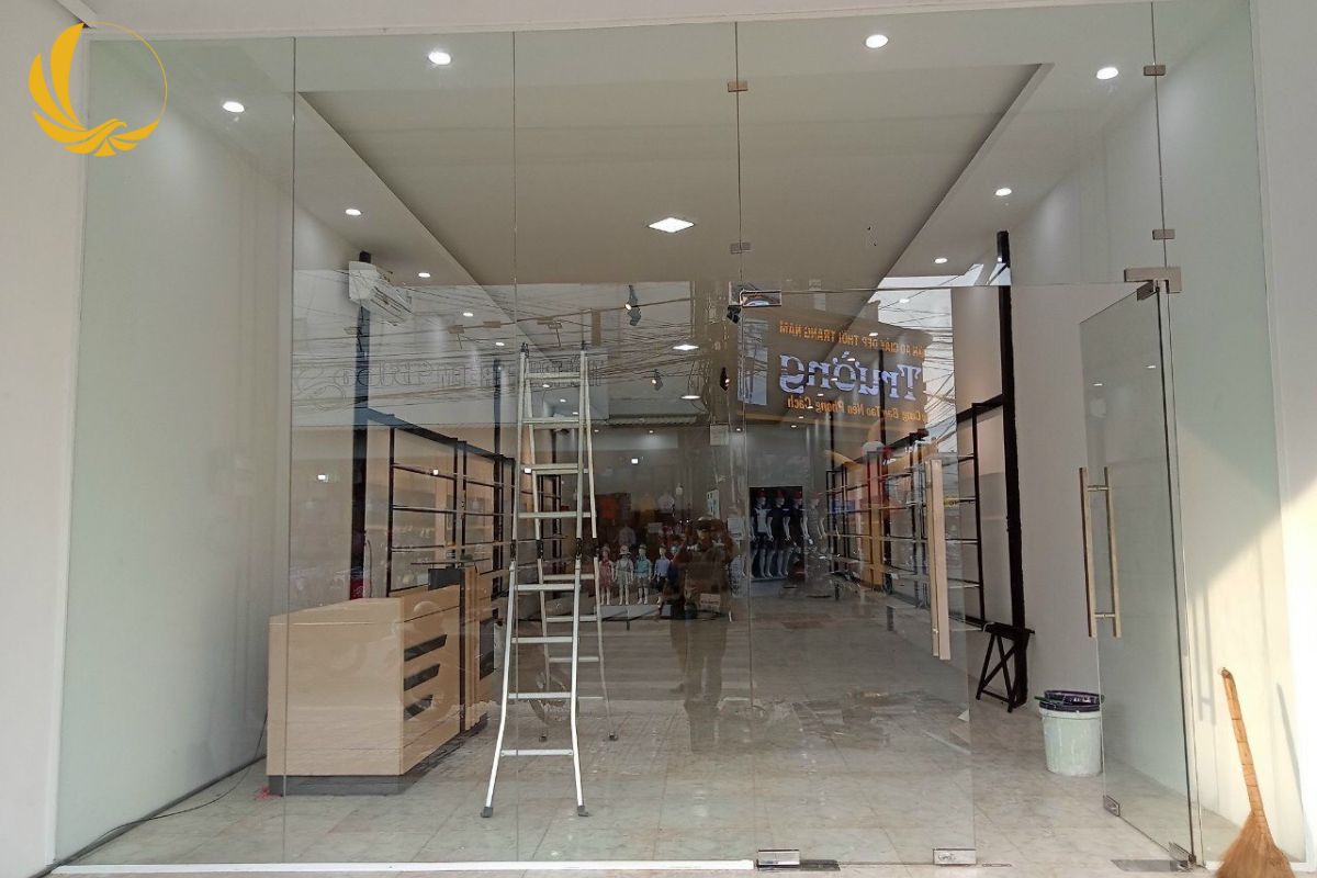 Cấu tạo cửa kính cường lực bản lề sàn chi tiết tại Nam Tiến