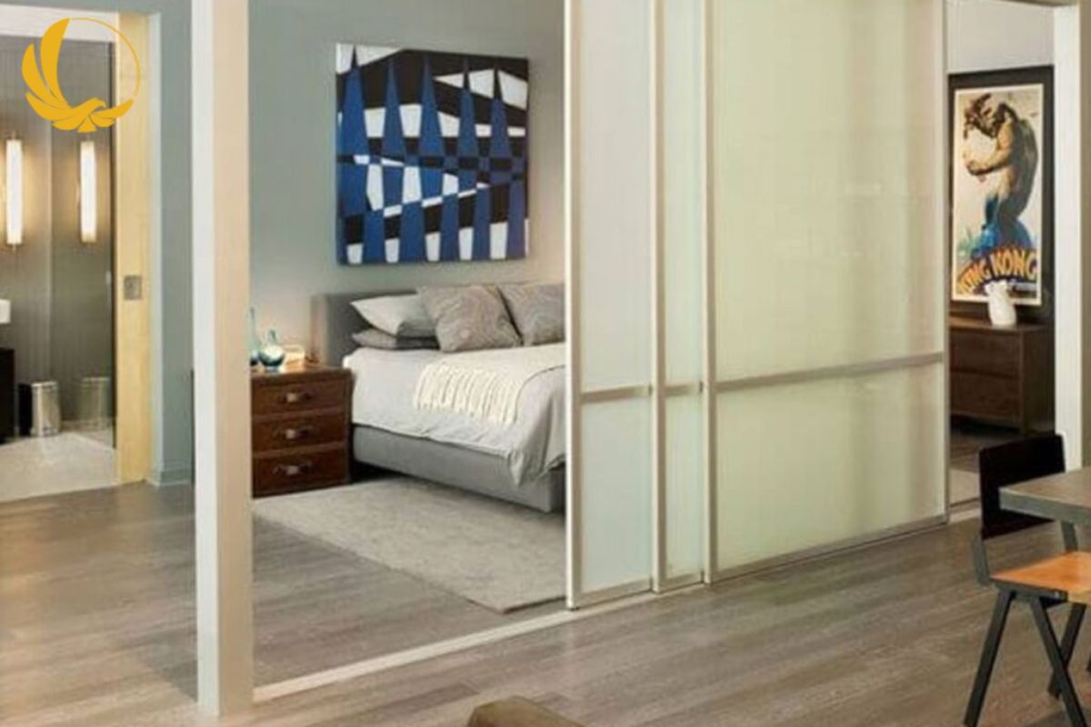 Thiết kế trên kính dưới lá nhôm trắng sữa cân bằng riêng tư