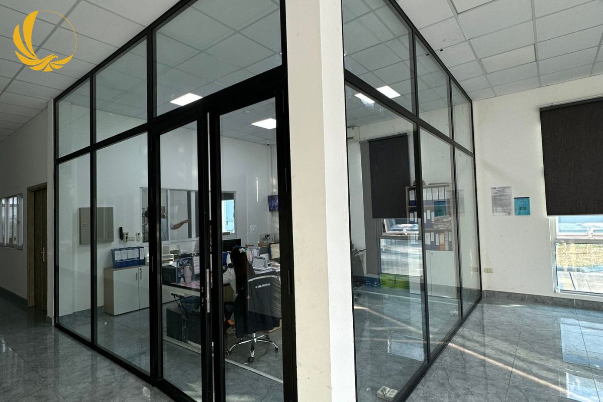 Mẫu vách nhôm kính màu vân gỗ