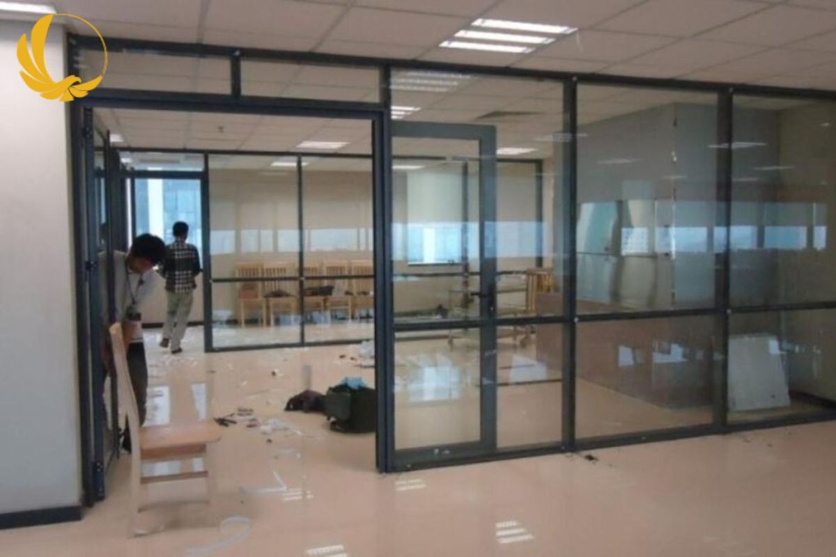 Kính tôi nhiệt chịu lực cao, an toàn, cách âm tốt cho môi trường văn phòng