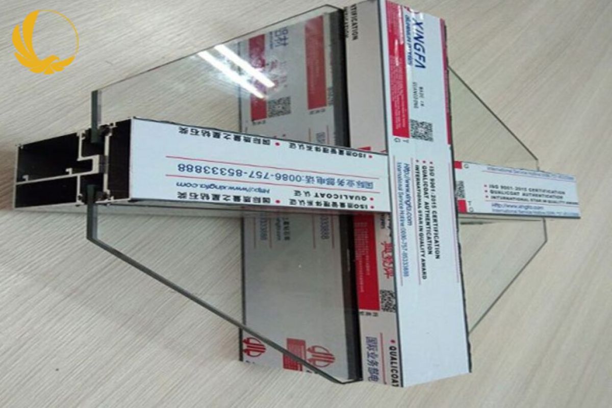 Độ chính xác gia công ±0.1mm giúp các tấm kính liên kết chặt chẽ, không khe hở