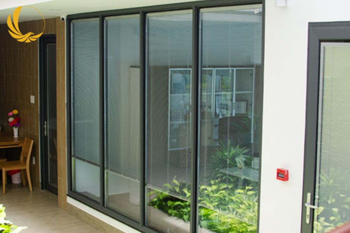 Sảnh lễ tân nổi bật với vách mặt dựng kính cường lực