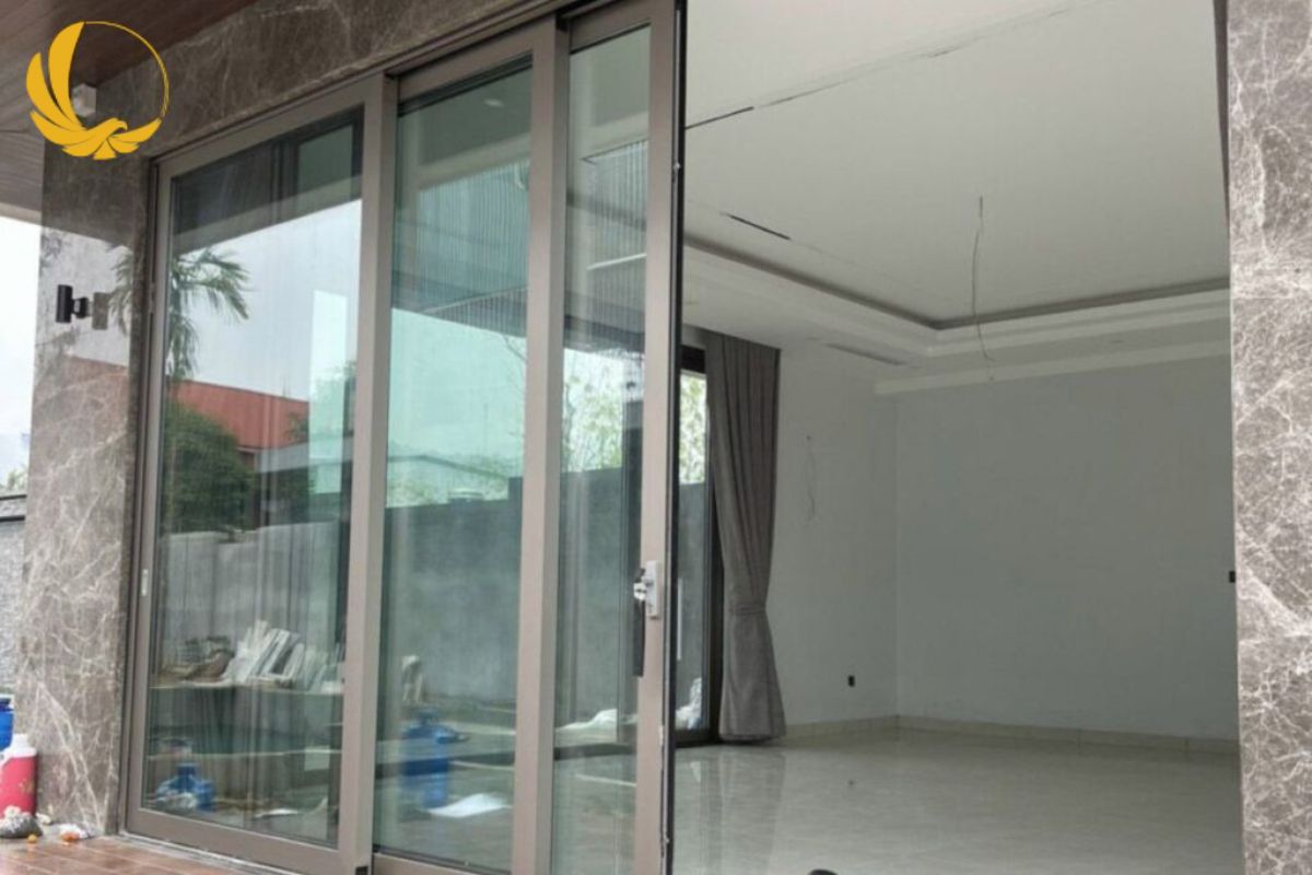 Cấu tạo vách nhôm kính Xingfa sử dụng profile nhôm và kính cường lực